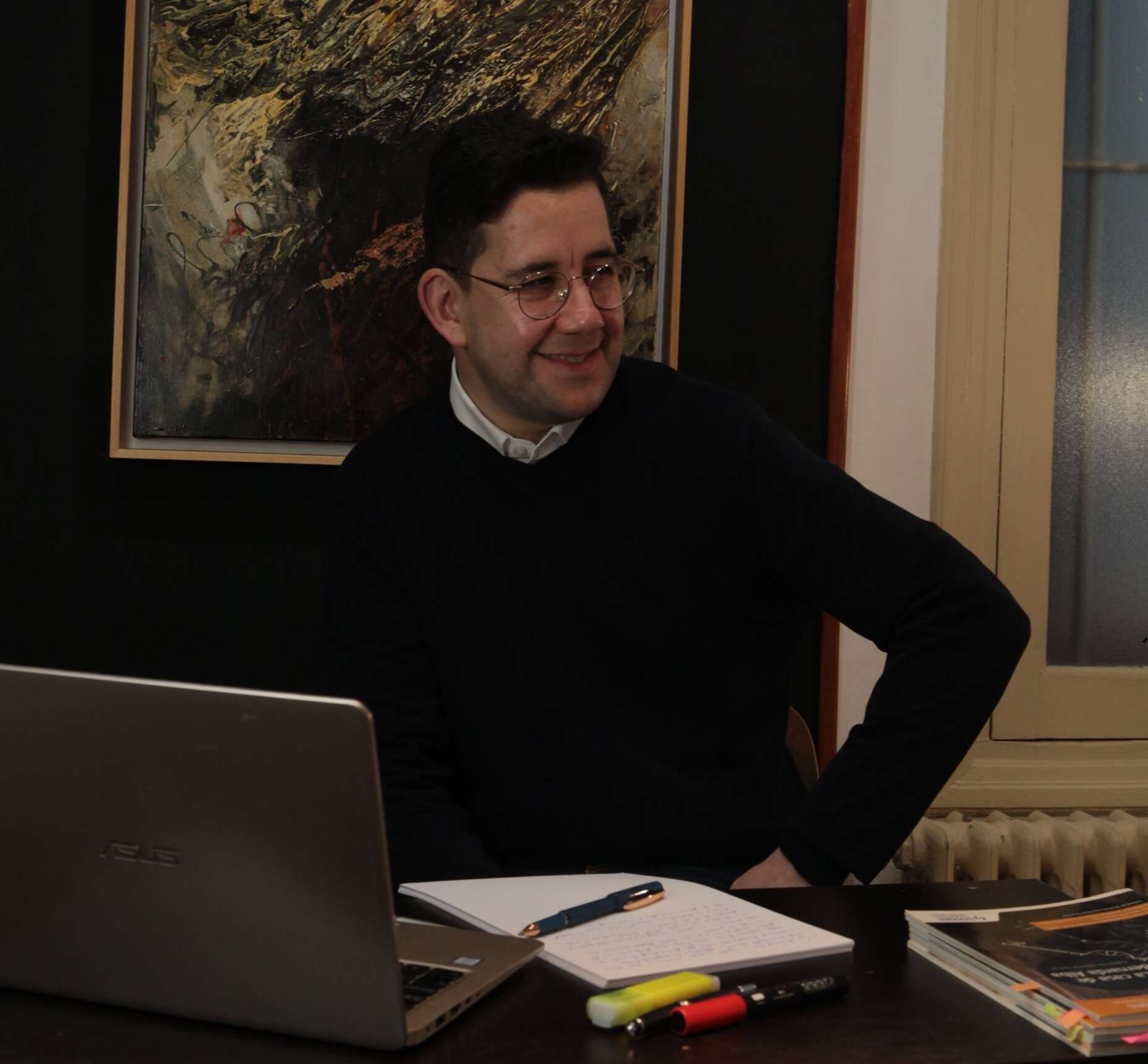 Enrique Alvarez providing a relaxed and professional Spanish learning environment for adult students and professionals.